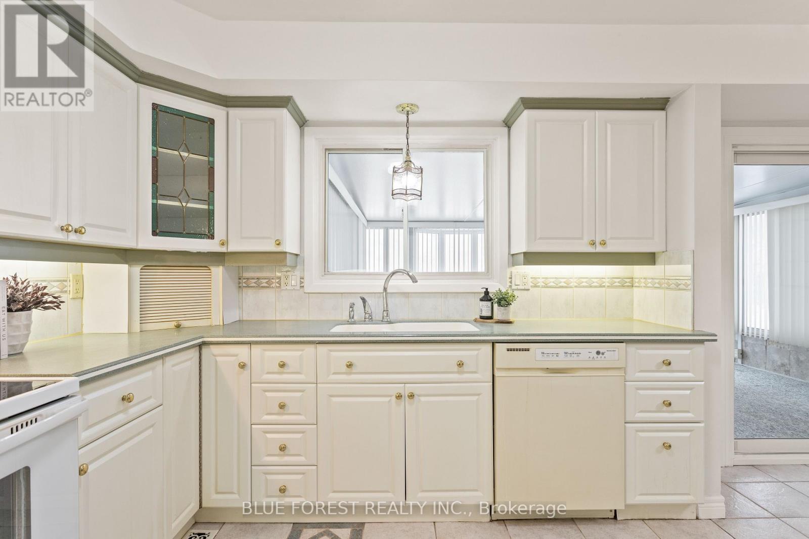 115 Honeysuckle Crescent, London East, Ontario  N5Y 4P5 - Photo 15 - X12593568