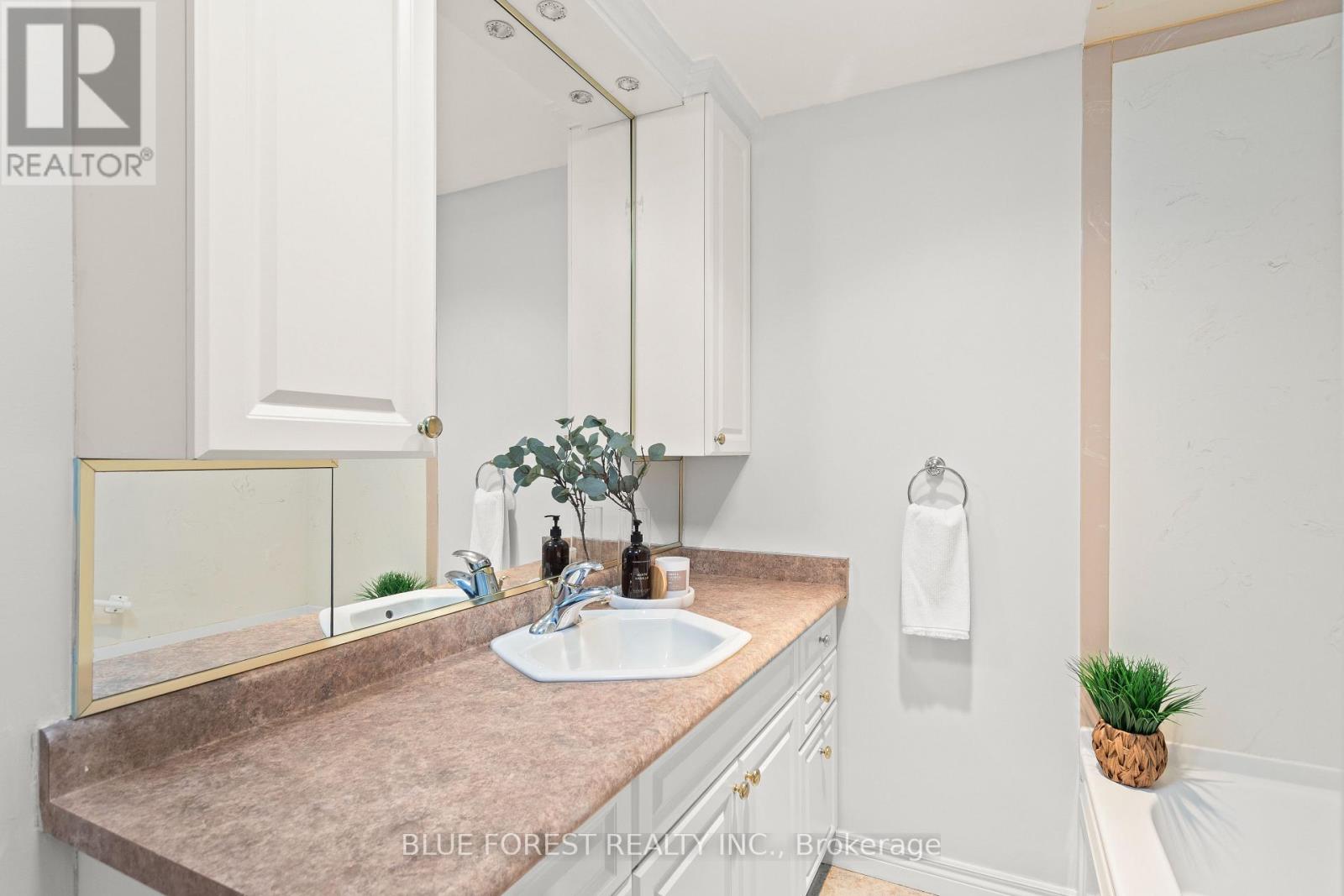 115 Honeysuckle Crescent, London East, Ontario  N5Y 4P5 - Photo 26 - X12593568