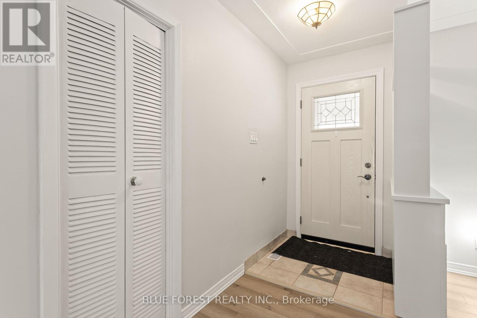 115 Honeysuckle Crescent, London East, Ontario  N5Y 4P5 - Photo 4 - X12593568