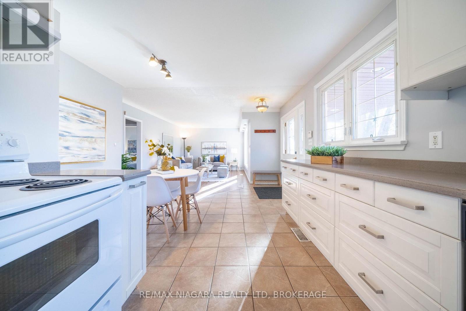 1 East Hampton Road, St. Catharines, Ontario  L2T 3C9 - Photo 14 - X12593550