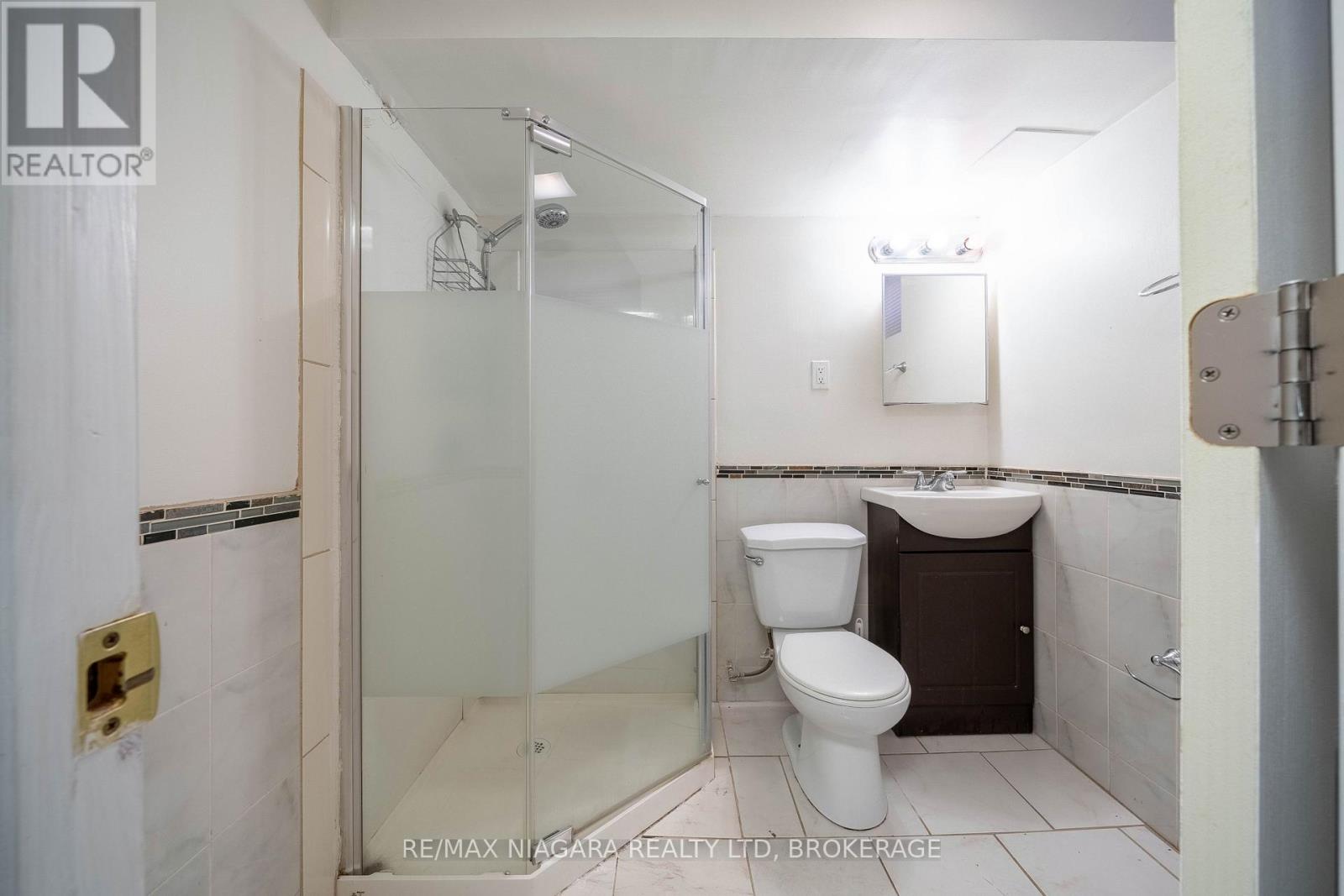 1 East Hampton Road, St. Catharines, Ontario  L2T 3C9 - Photo 25 - X12593550