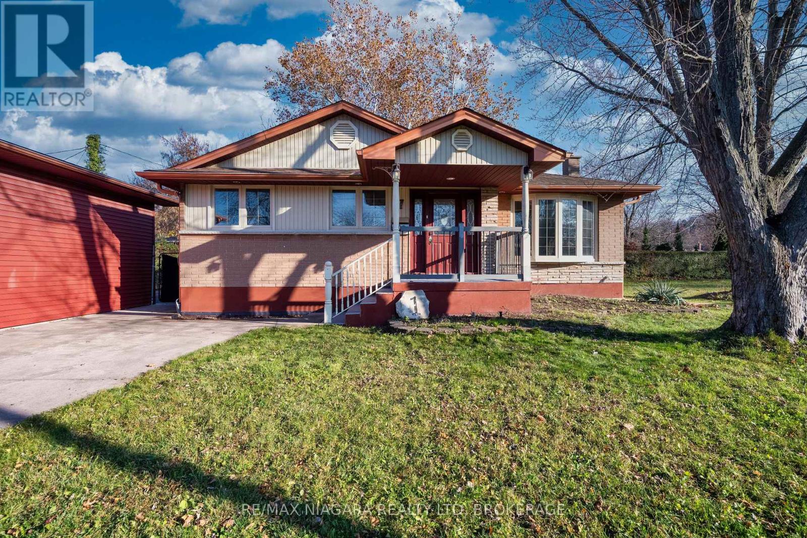 1 East Hampton Road, St. Catharines, Ontario  L2T 3C9 - Photo 3 - X12593550