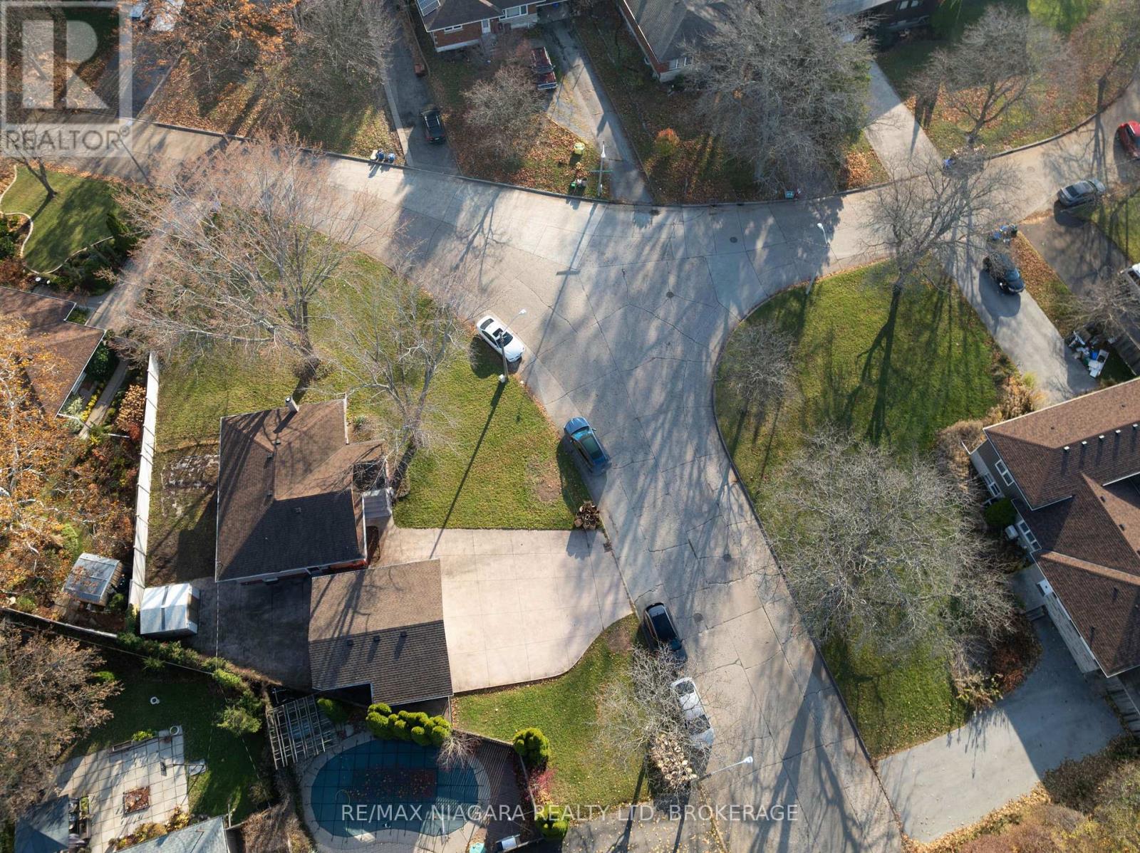 1 East Hampton Road, St. Catharines, Ontario  L2T 3C9 - Photo 38 - X12593550