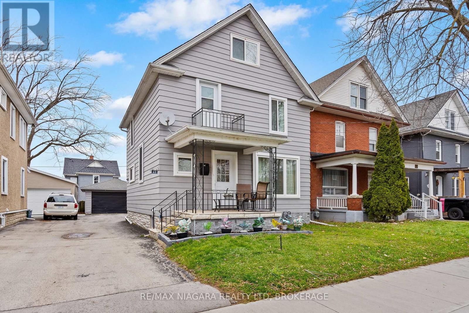 42 Grove Street, Welland, Ontario  L3B 4B4 - Photo 1 - X12593552