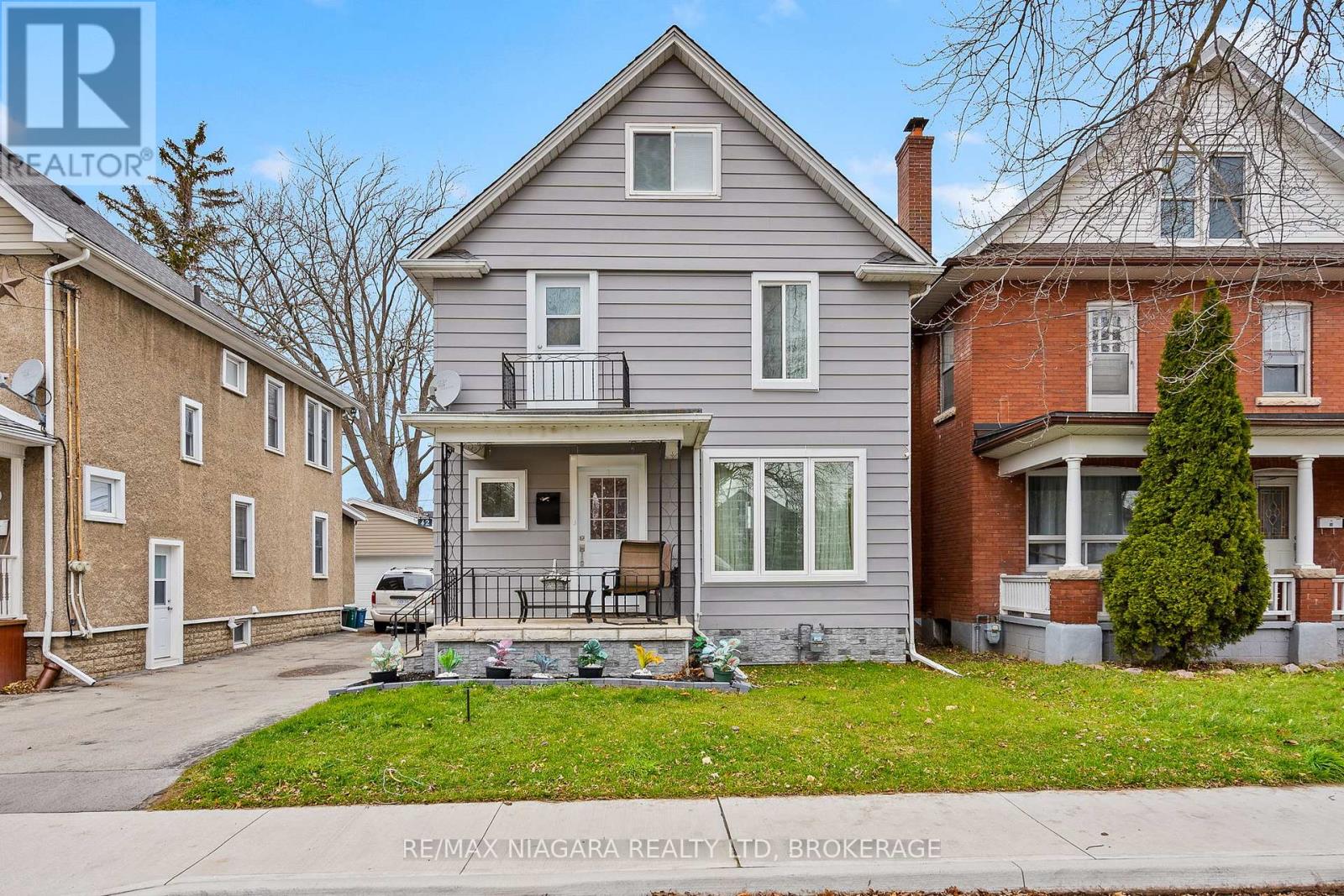 42 Grove Street, Welland, Ontario  L3B 4B4 - Photo 2 - X12593552