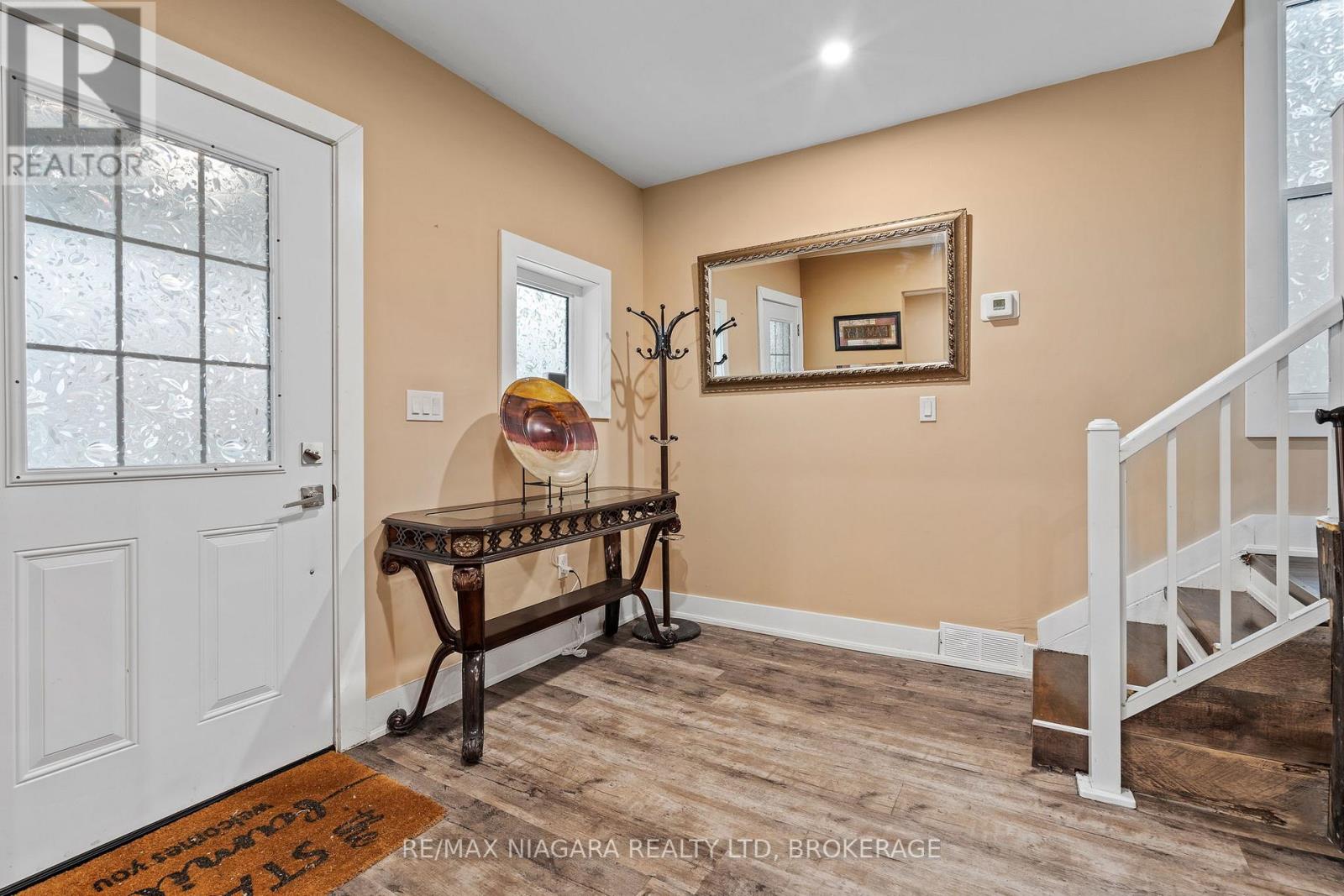 42 Grove Street, Welland, Ontario  L3B 4B4 - Photo 4 - X12593552