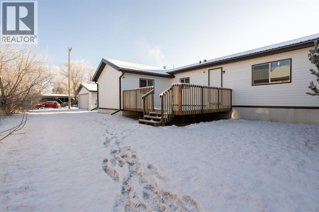 11 1st Avenue N, Hay Lakes, Alberta  T0B 1W0 - Photo 2 - A2273433