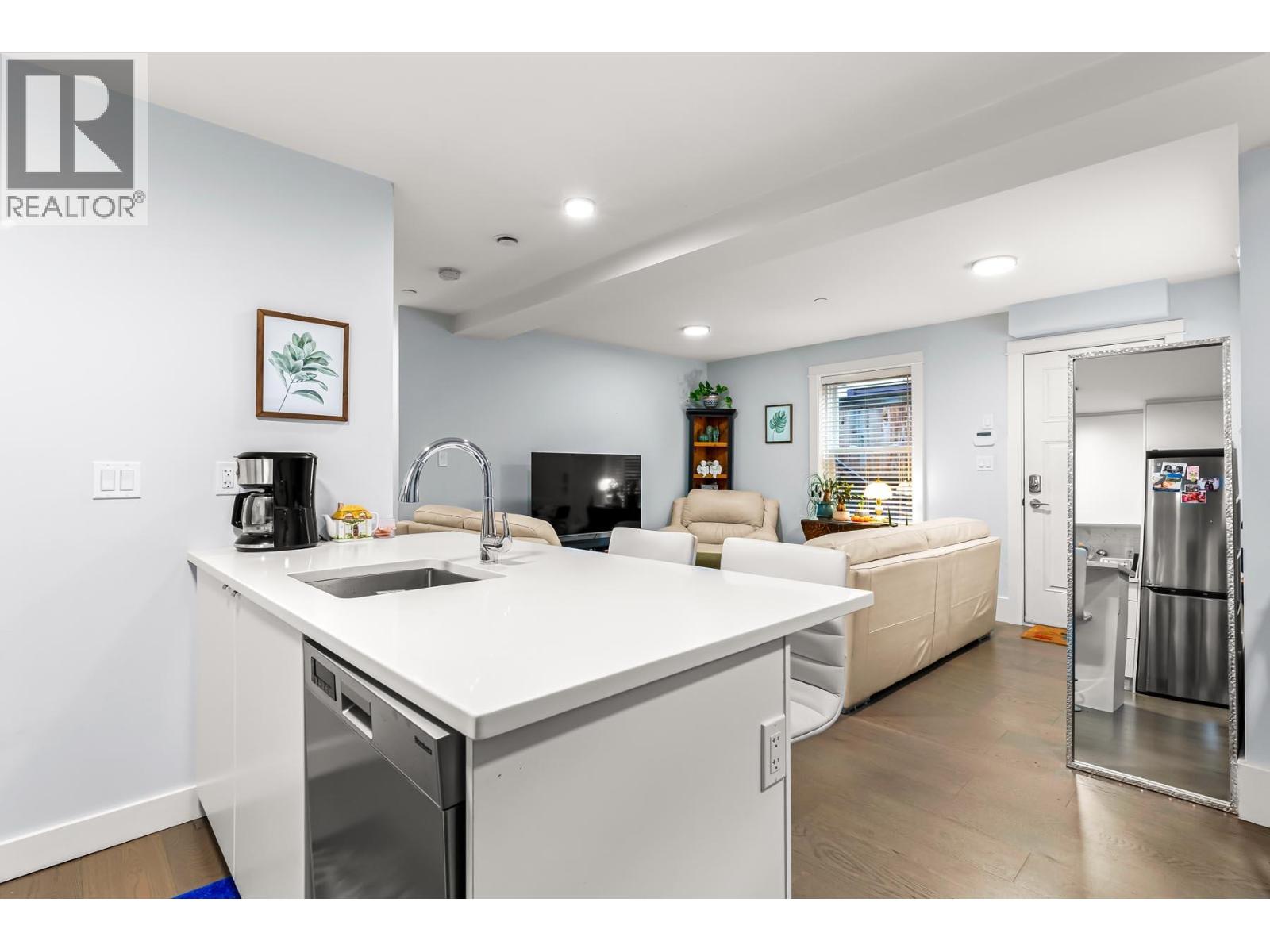 437 Vernon Drive, Vancouver, British Columbia  V6A 3N4 - Photo 29 - R3071420