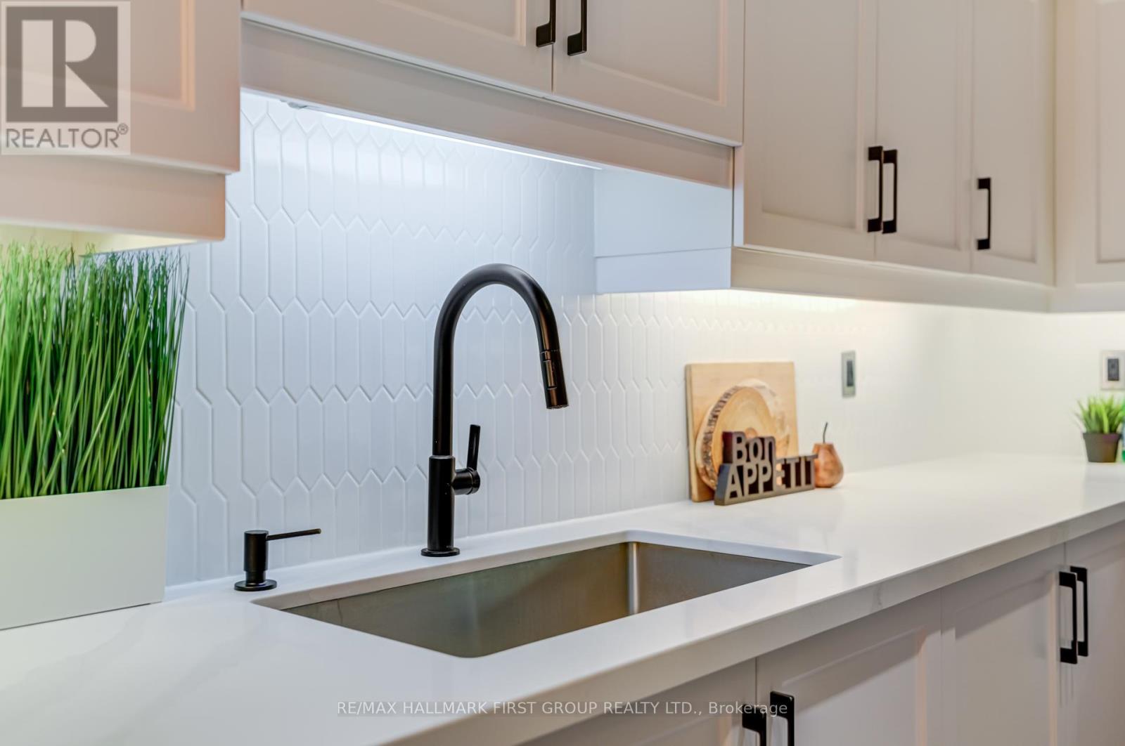 4 Beckett Crescent, Clarington, Ontario  L1E 3J5 - Photo 8 - E12593554