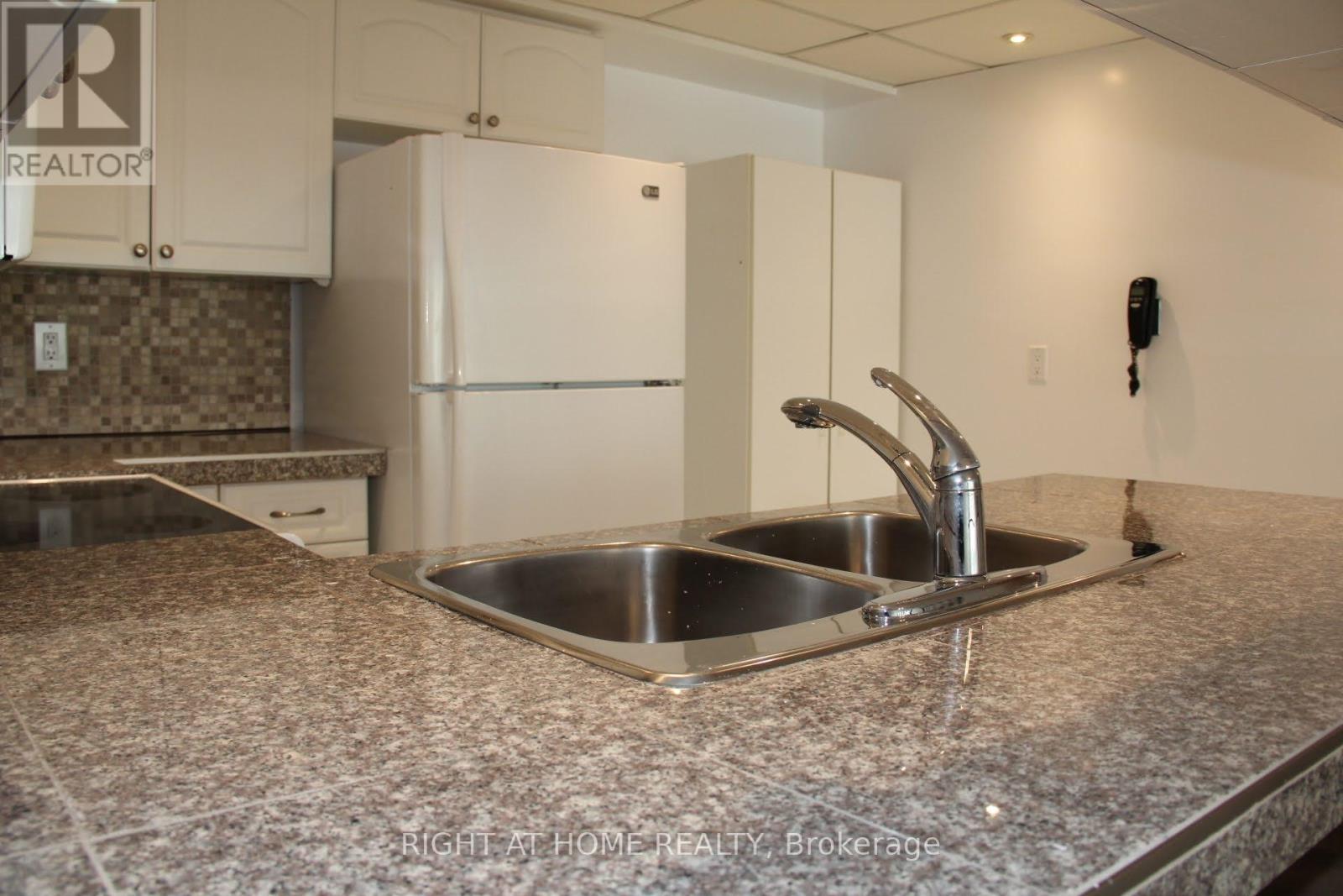 214 - 175 Cedar Avenue, Richmond Hill, Ontario  L4C 9V3 - Photo 10 - N12593628