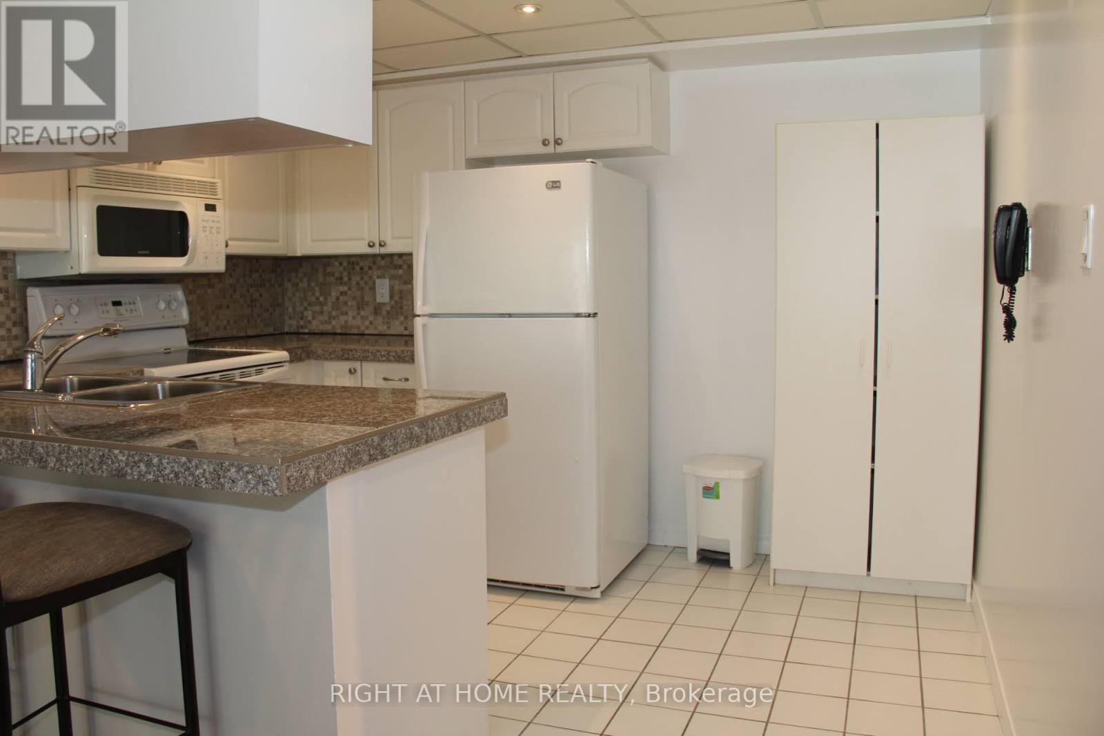 214 - 175 Cedar Avenue, Richmond Hill, Ontario  L4C 9V3 - Photo 11 - N12593628