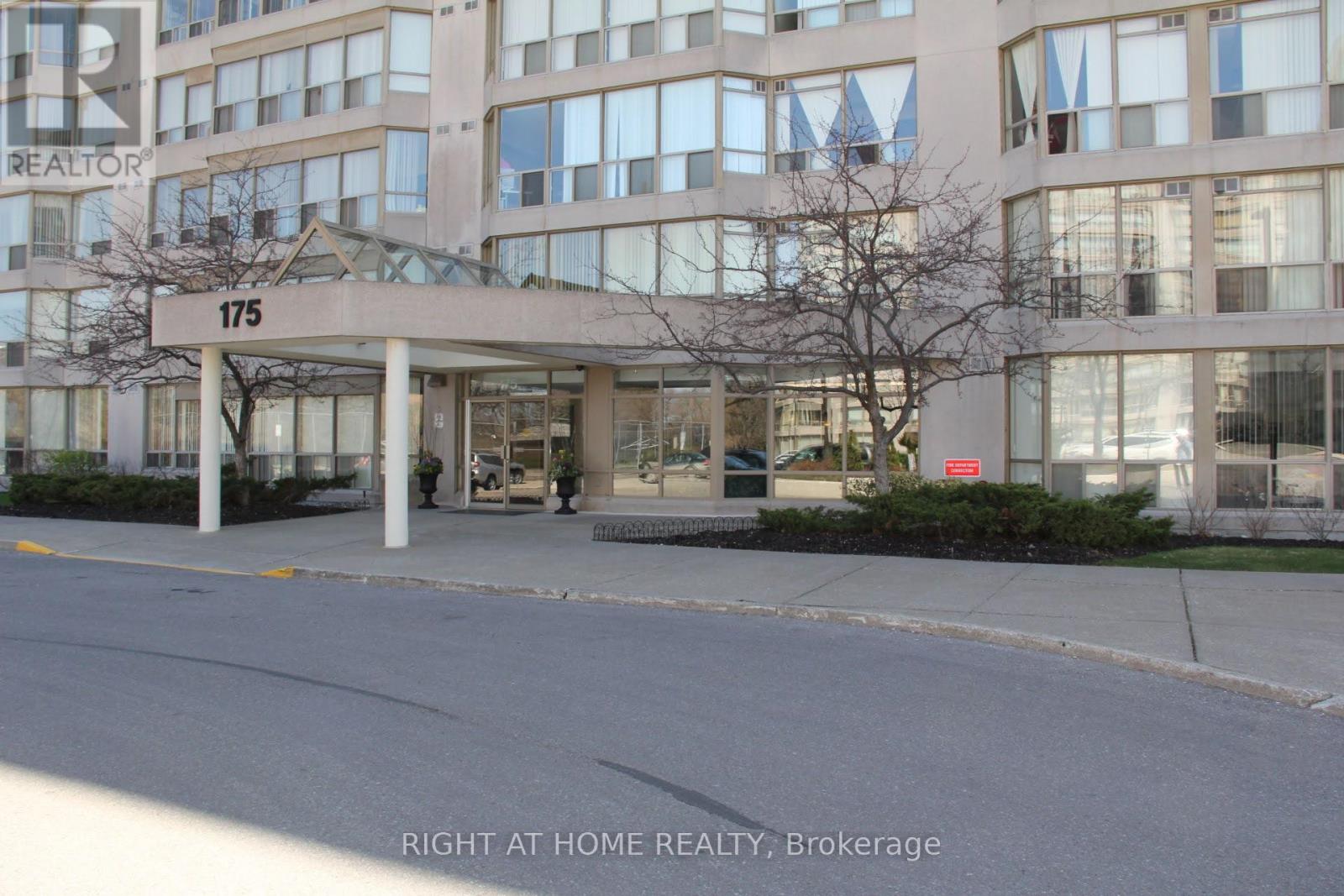 214 - 175 Cedar Avenue, Richmond Hill, Ontario  L4C 9V3 - Photo 2 - N12593628