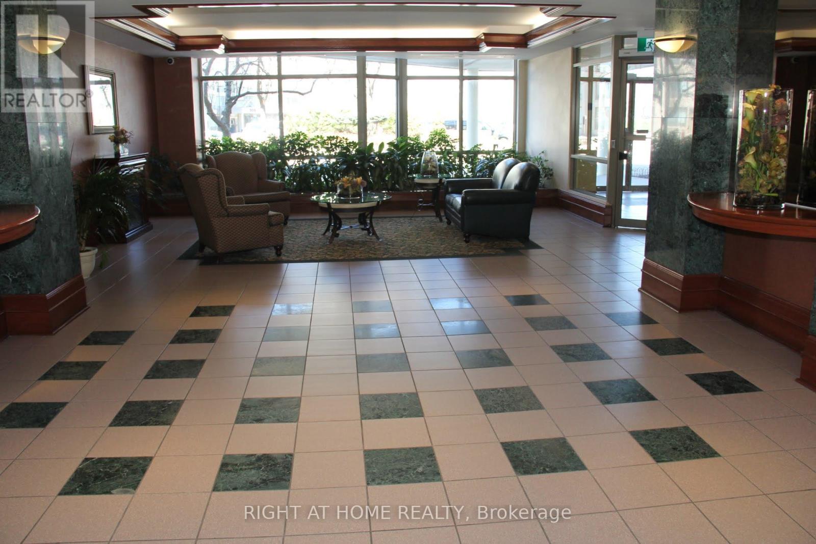 214 - 175 Cedar Avenue, Richmond Hill, Ontario  L4C 9V3 - Photo 3 - N12593628