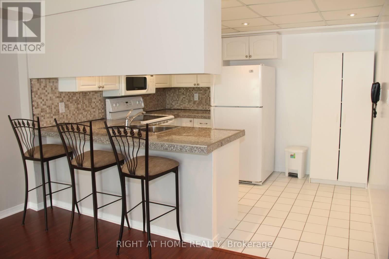 214 - 175 Cedar Avenue, Richmond Hill, Ontario  L4C 9V3 - Photo 9 - N12593628