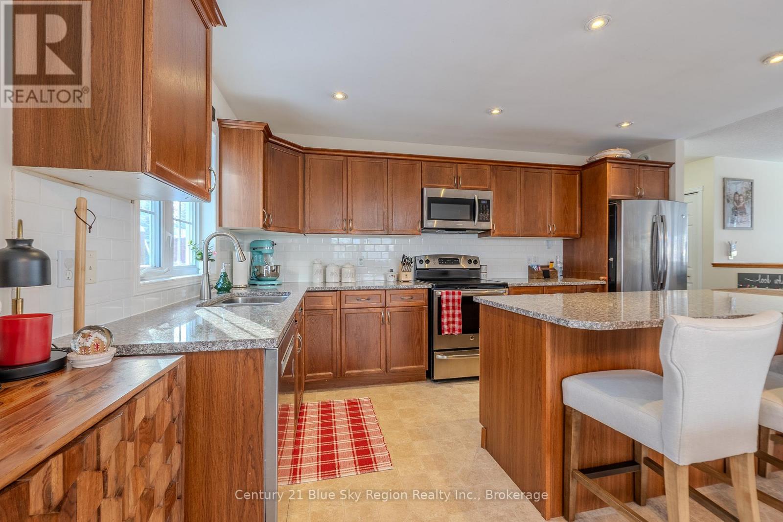 36 Kenwood Hills Drive, North Bay (Airport), Ontario  P1C 1M1 - Photo 13 - X12593676