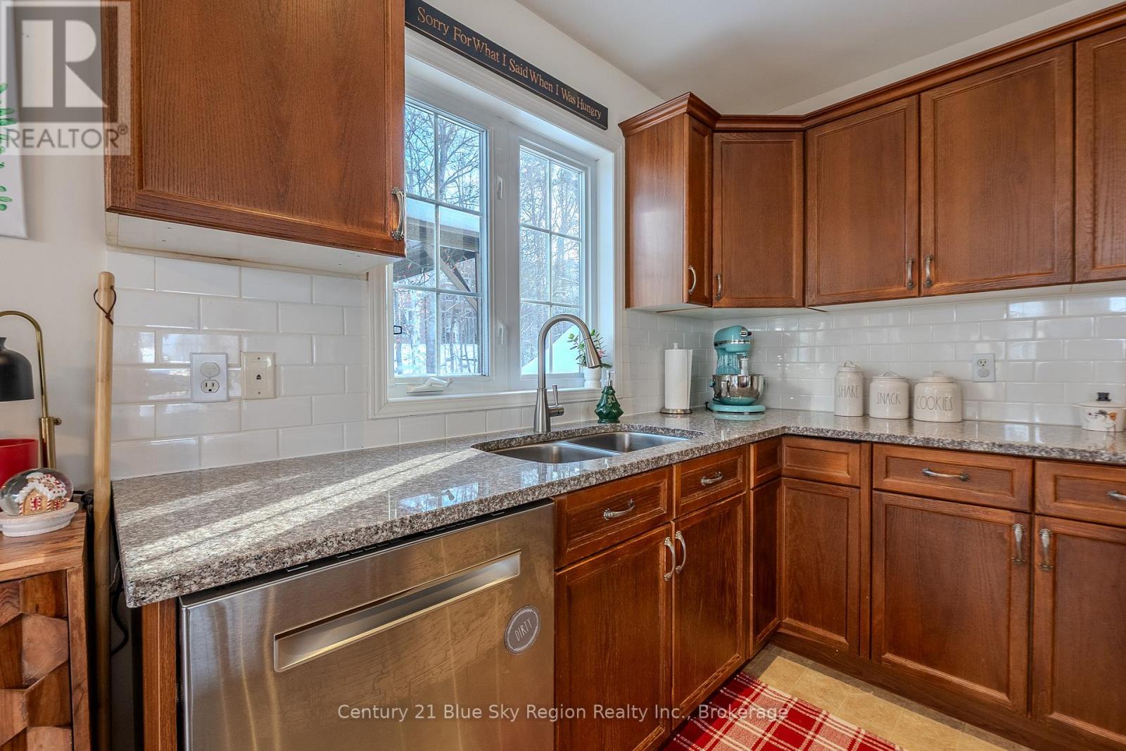 36 Kenwood Hills Drive, North Bay (Airport), Ontario  P1C 1M1 - Photo 14 - X12593676