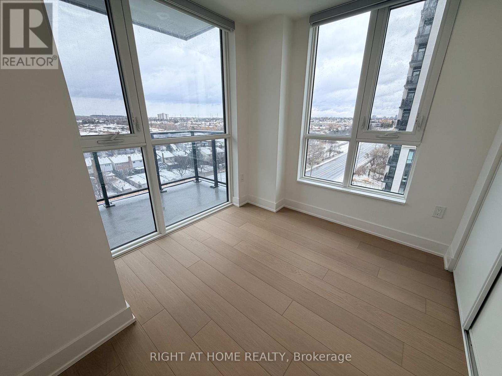 807 - 202 Burnhamthorpe Road E, Mississauga, Ontario L5A 0B2 - Photo 10 - W12593556