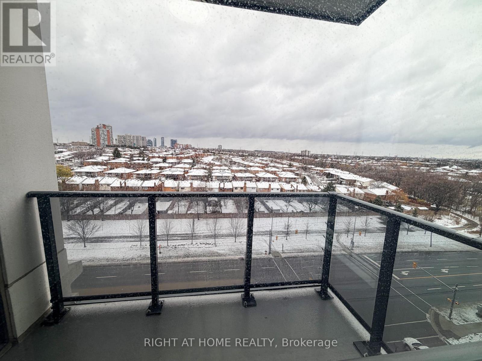 807 - 202 Burnhamthorpe Road E, Mississauga, Ontario L5A 0B2 - Photo 11 - W12593556