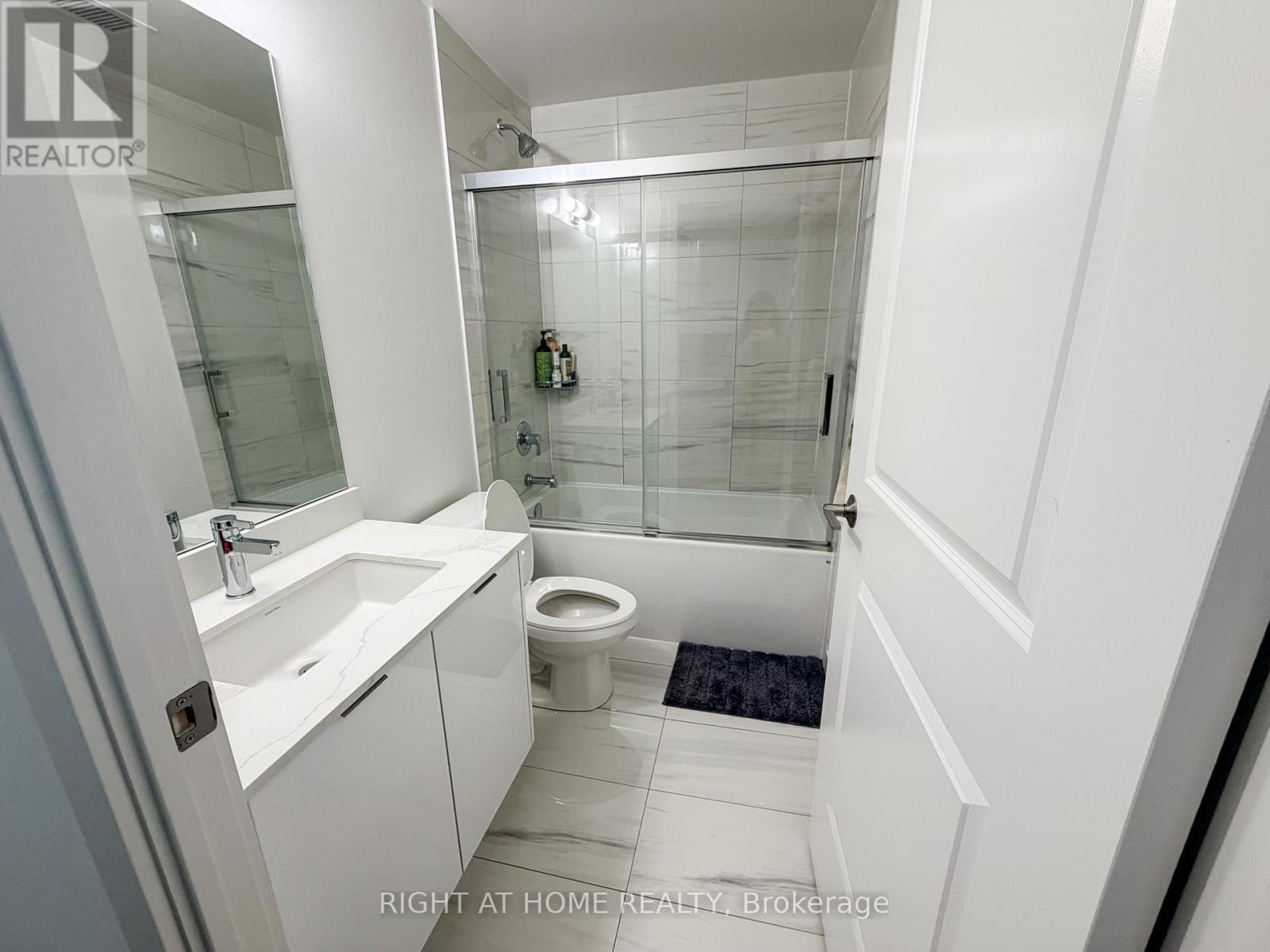 807 - 202 Burnhamthorpe Road E, Mississauga, Ontario L5A 0B2 - Photo 13 - W12593556