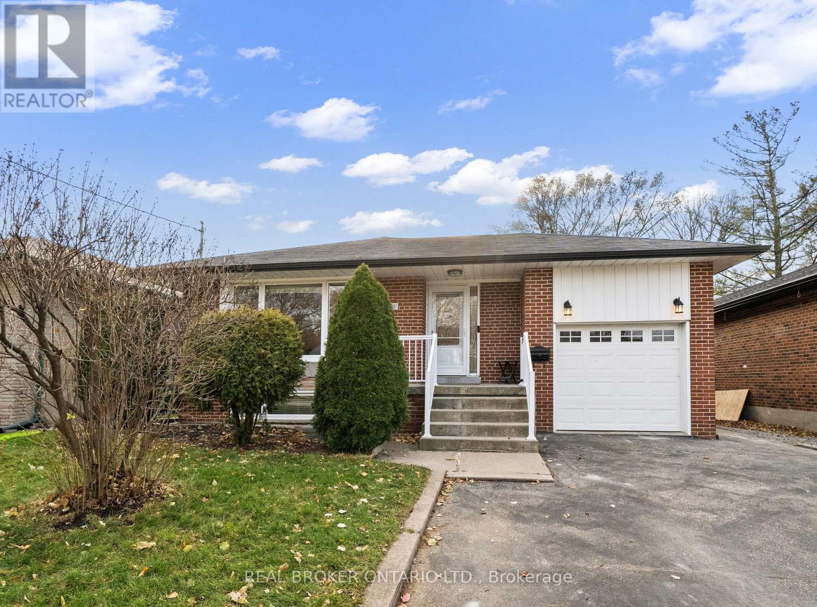 21 DECARIE CIRCLE, Toronto, Ontario