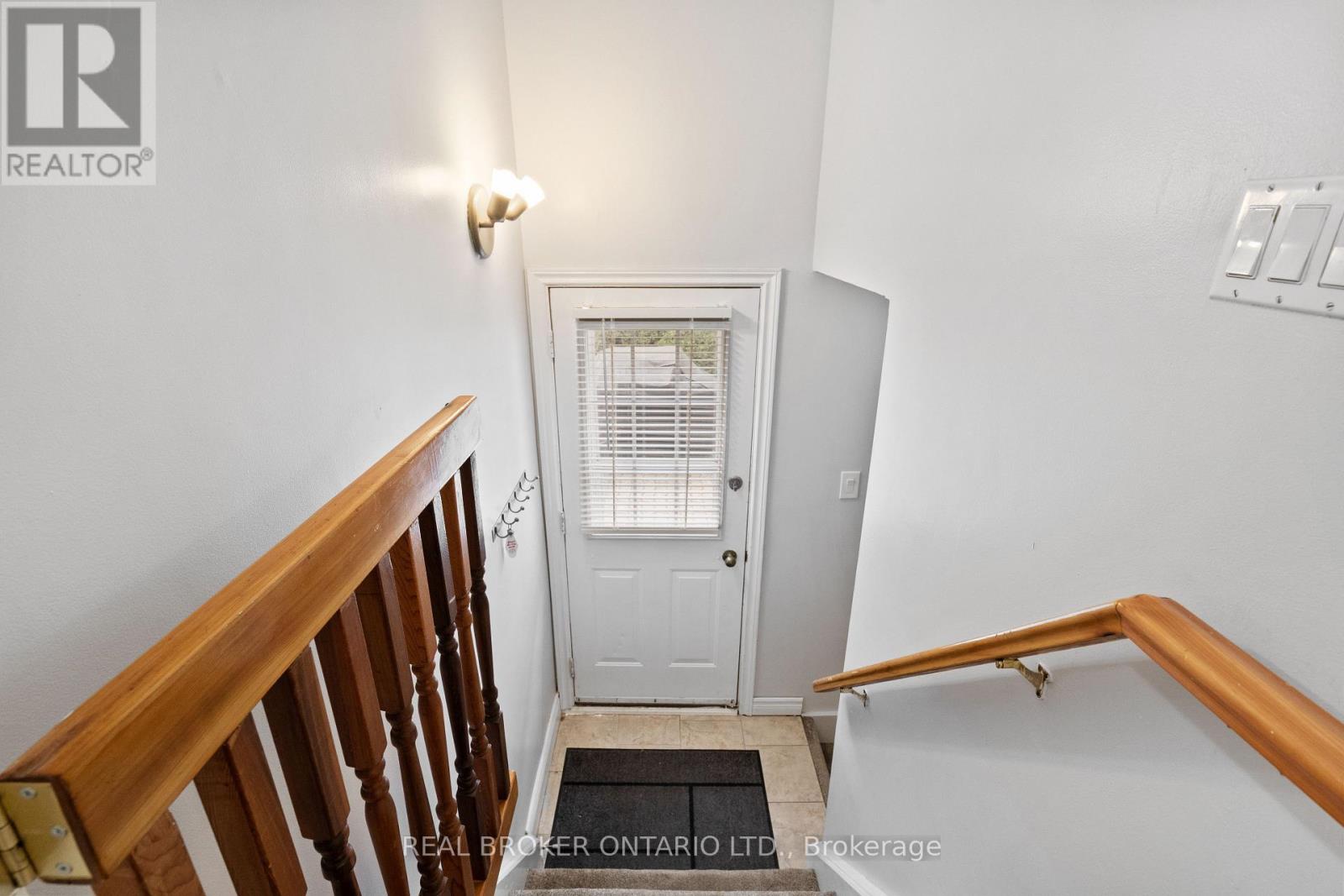 21 Decarie Circle, Toronto, Ontario  M9B 3H6 - Photo 22 - W12593562