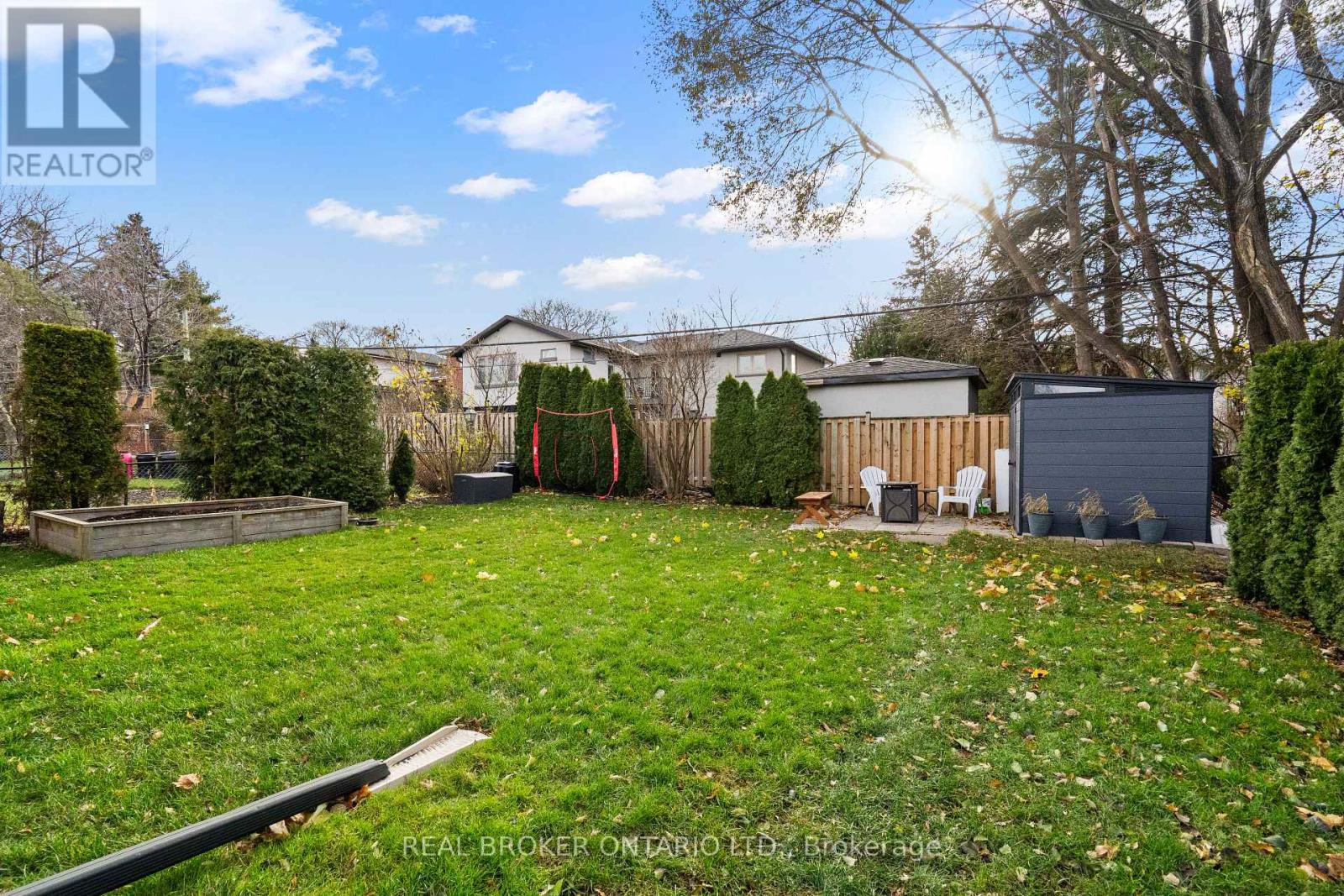 21 Decarie Circle, Toronto, Ontario  M9B 3H6 - Photo 30 - W12593562