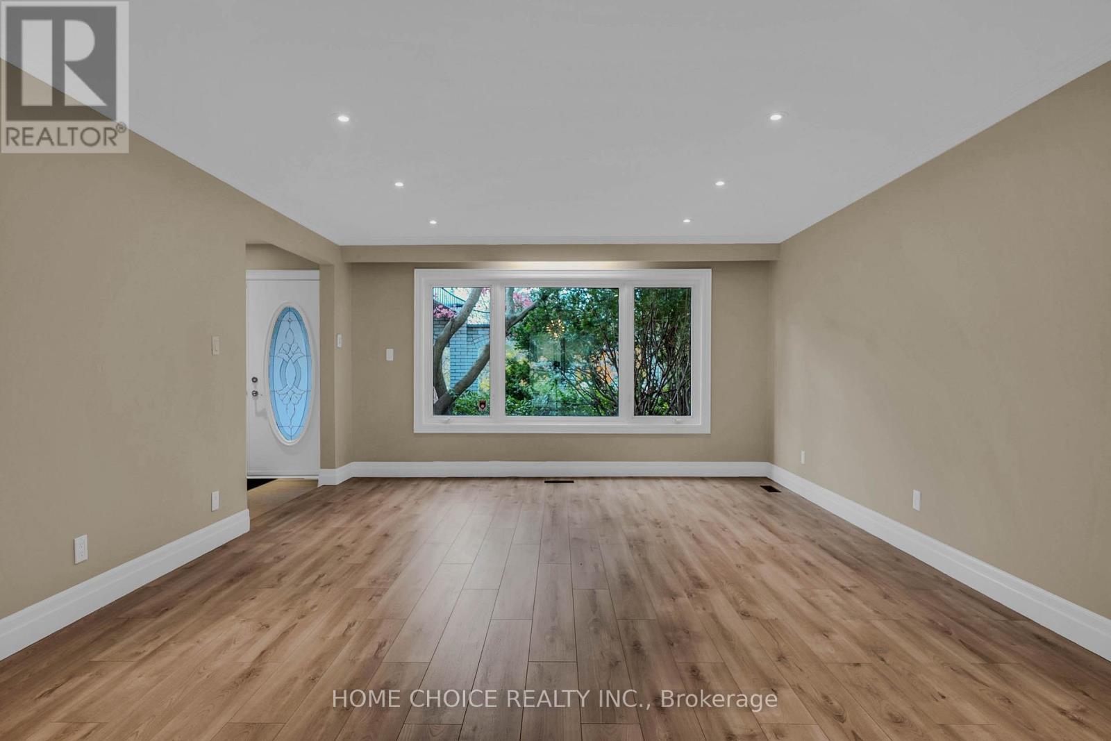 43 Golfwood Heights E, Toronto, Ontario  M9P 3L8 - Photo 10 - W12593564