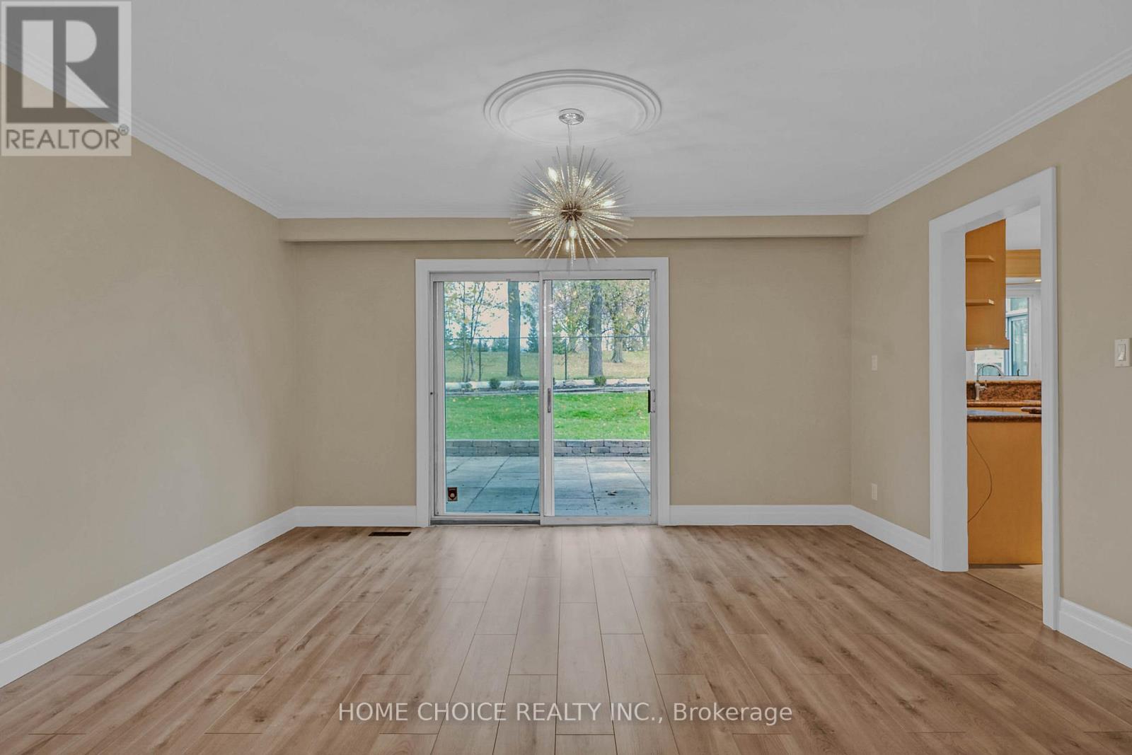 43 Golfwood Heights E, Toronto, Ontario  M9P 3L8 - Photo 11 - W12593564