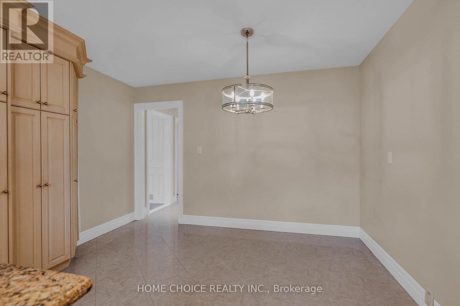 43 Golfwood Heights E, Toronto, Ontario  M9P 3L8 - Photo 16 - W12593564