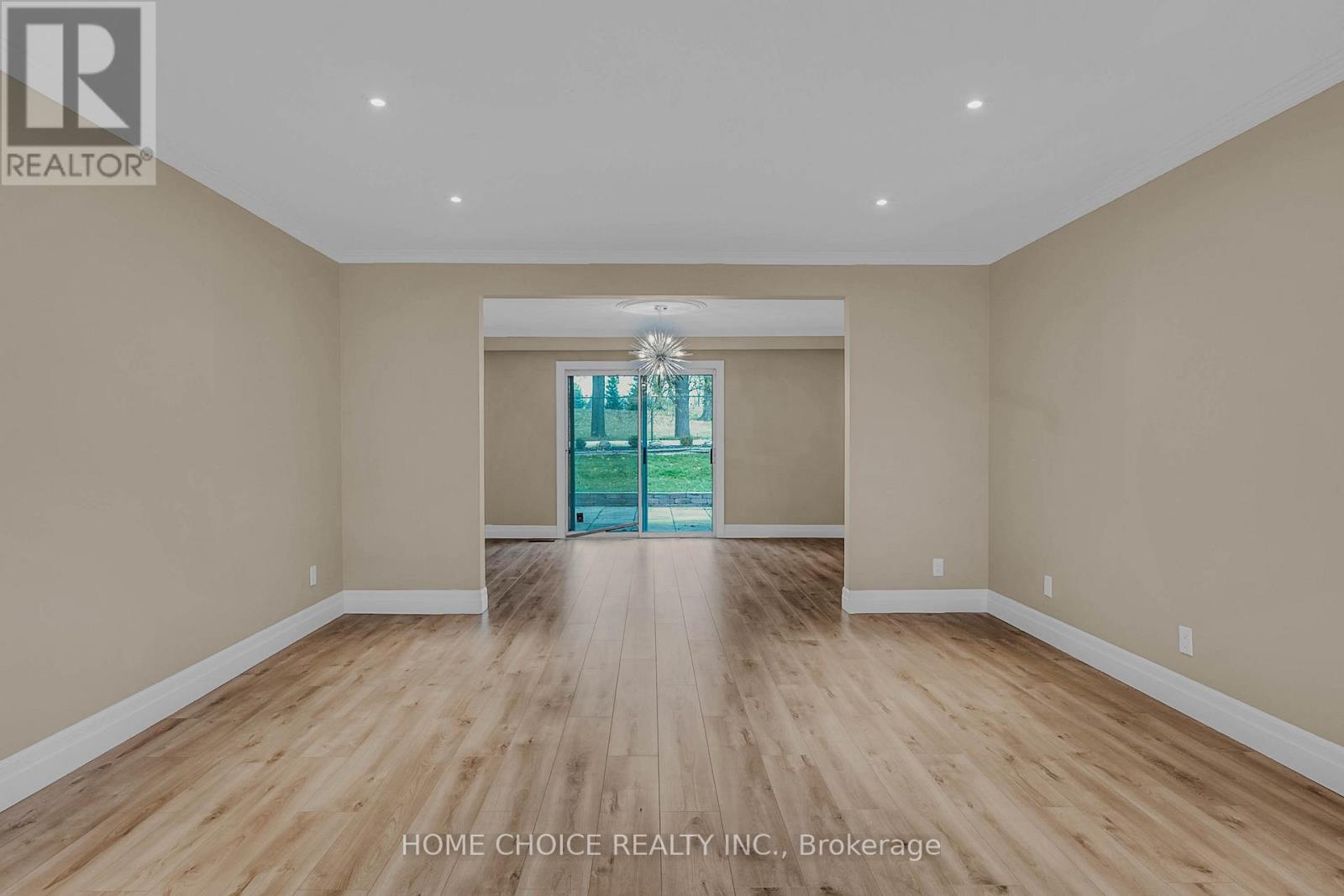 43 Golfwood Heights E, Toronto, Ontario  M9P 3L8 - Photo 9 - W12593564