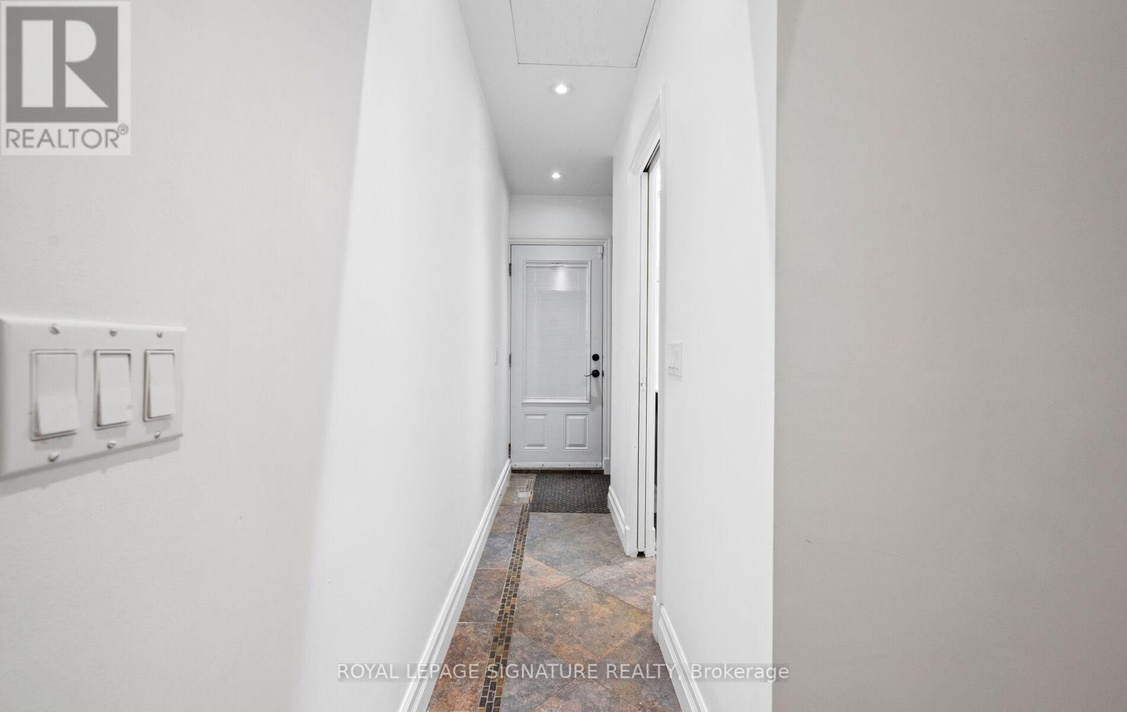 16 Kingsborough Crescent, Toronto, Ontario  M9R 2T9 - Photo 13 - W12593570