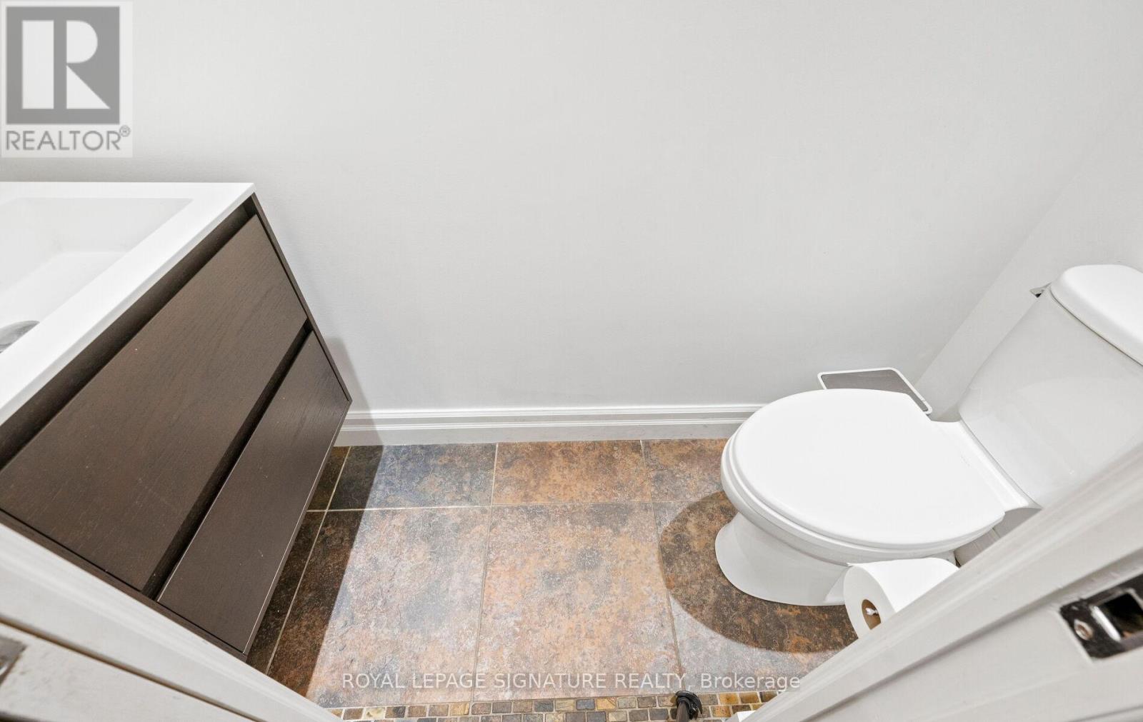 16 Kingsborough Crescent, Toronto, Ontario  M9R 2T9 - Photo 15 - W12593570