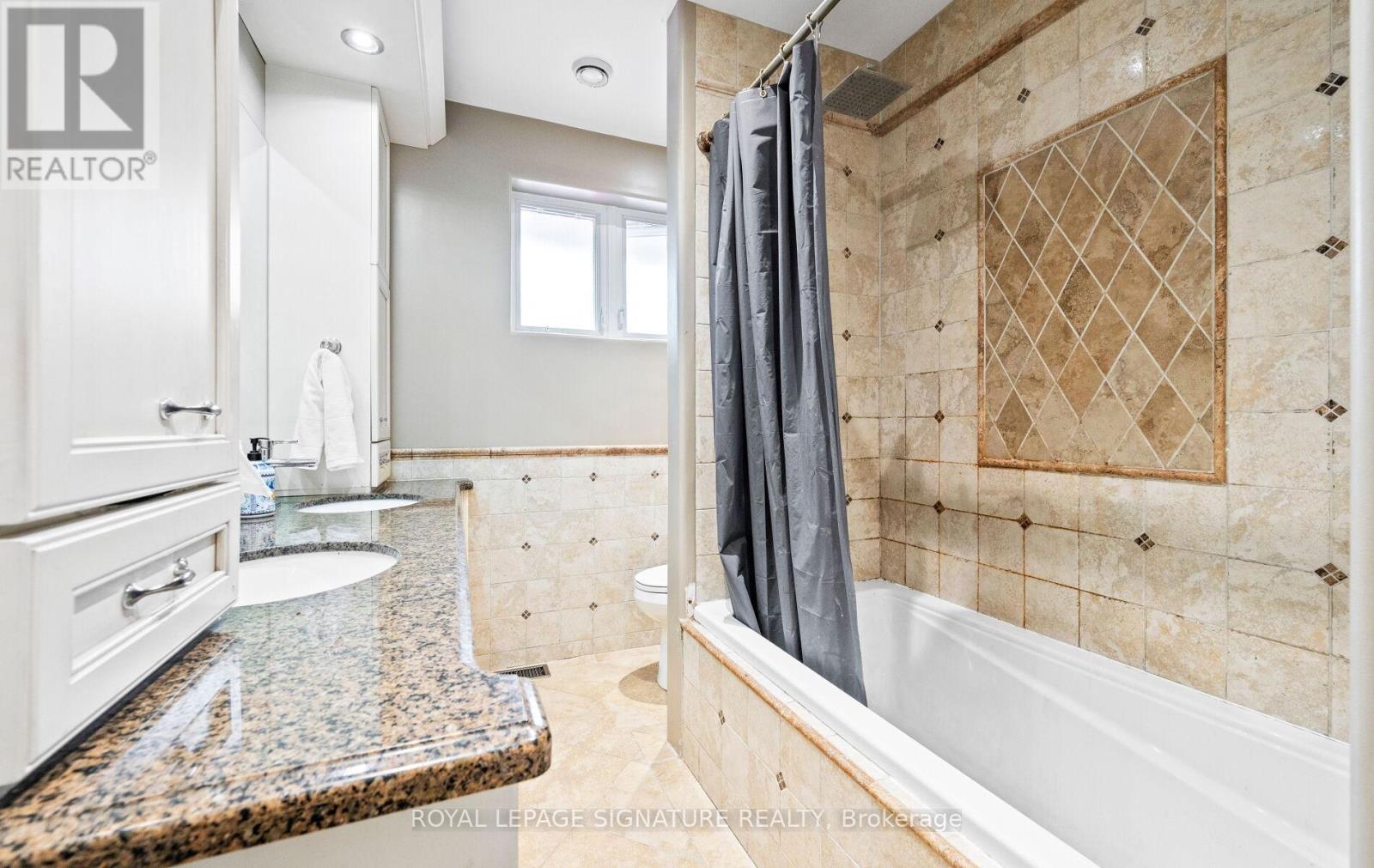 16 Kingsborough Crescent, Toronto, Ontario  M9R 2T9 - Photo 25 - W12593570