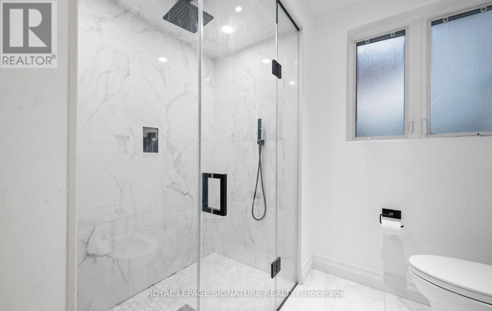 16 Kingsborough Crescent, Toronto, Ontario  M9R 2T9 - Photo 32 - W12593570