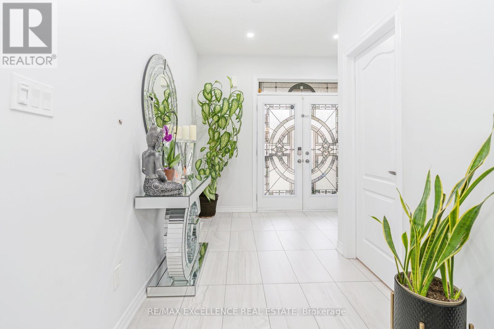 97 Folgate Crescent, Brampton, Ontario  L6R 4A6 - Photo 4 - W12593576