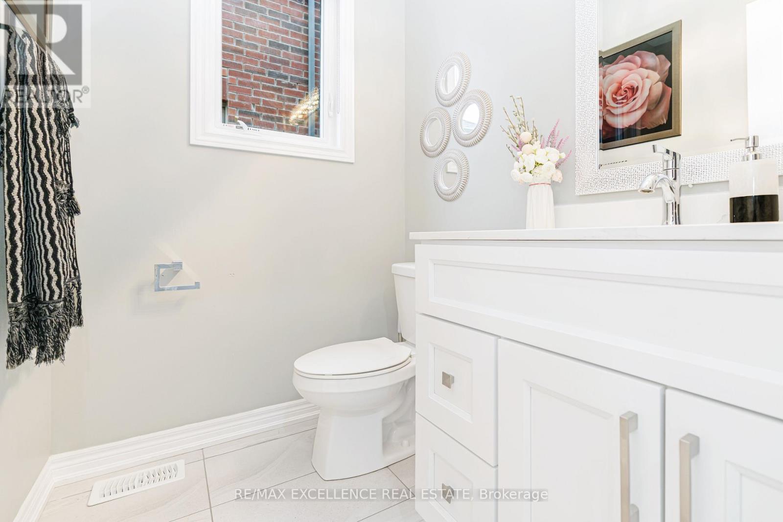 97 Folgate Crescent, Brampton, Ontario  L6R 4A6 - Photo 5 - W12593576