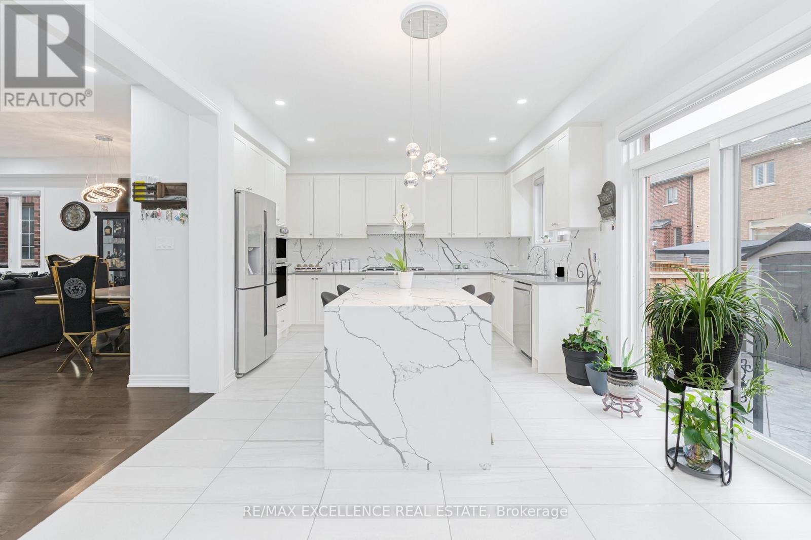 97 Folgate Crescent, Brampton, Ontario  L6R 4A6 - Photo 8 - W12593576