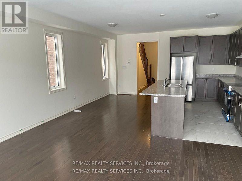 130 Adventura Road, Brampton, Ontario  L7A 5A7 - Photo 4 - W12593652