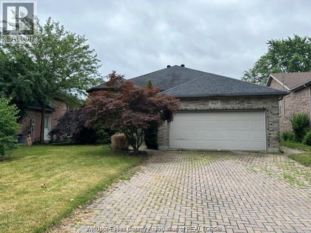 MLS# 25030953: 945 IMPERIAL CRESCENT, Windsor, Canada