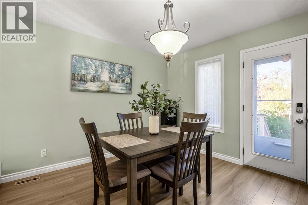 17 Luxstone Crescent Sw, Airdrie, Alberta  T4B 2W6 - Photo 15 - A2262599