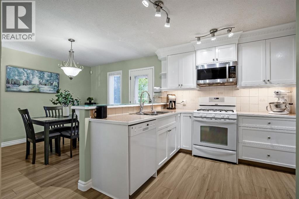 17 Luxstone Crescent Sw, Airdrie, Alberta  T4B 2W6 - Photo 10 - A2262599