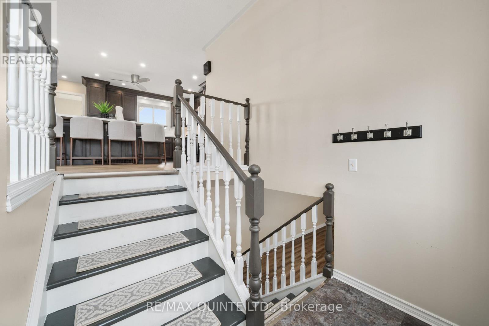 94 Cloverleaf Drive, Belleville, Ontario  K8N 4Z5 - Photo 4 - X12593686