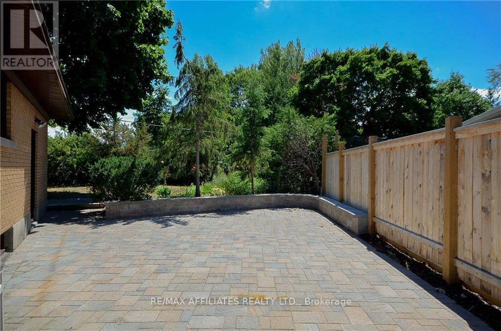 B - 1258 Firestone Crescent, Ottawa, Ontario K2C 3E3 - Photo 2 - X12593850