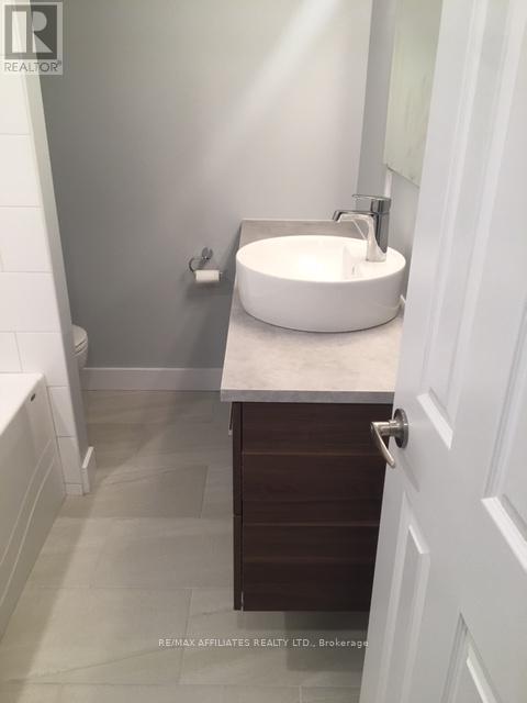 B - 1258 Firestone Crescent, Ottawa, Ontario K2C 3E3 - Photo 8 - X12593850