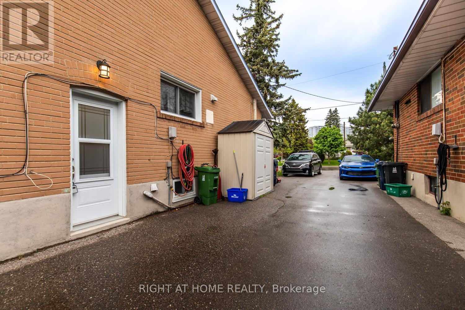 12 Murellen Crescent, Toronto, Ontario  M4A 2K5 - Photo 31 - C12419384