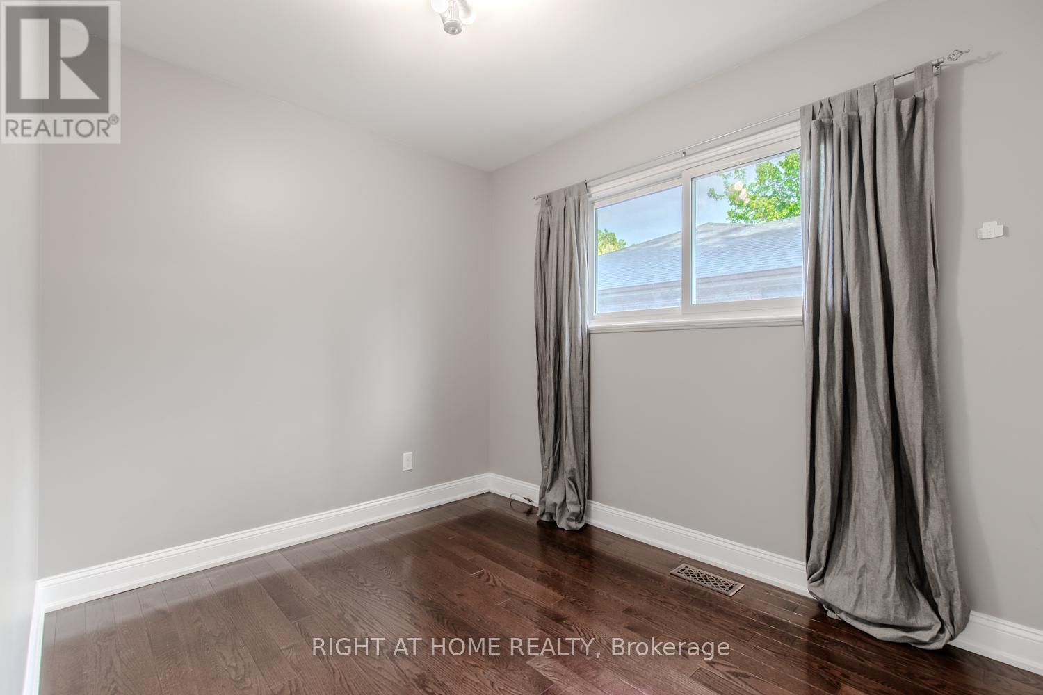 12 Murellen Crescent, Toronto, Ontario  M4A 2K5 - Photo 24 - C12419384