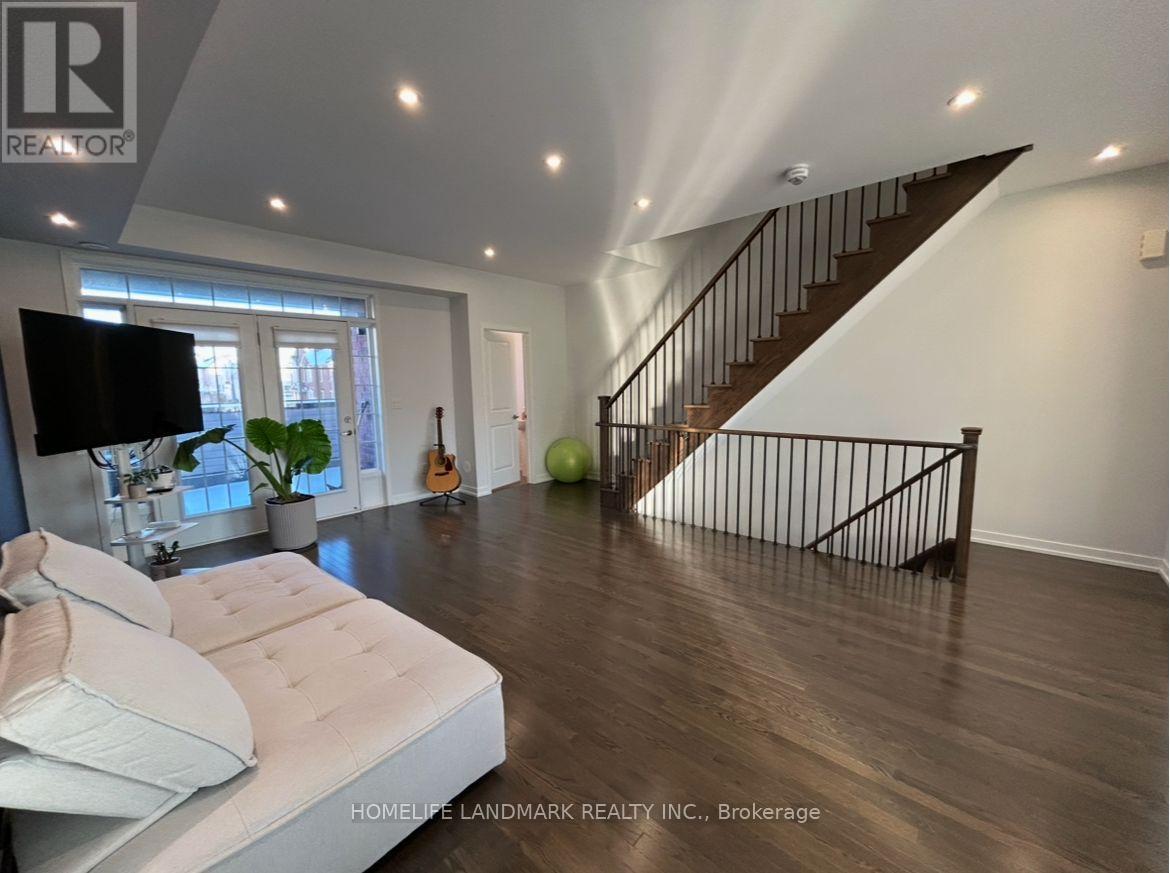 84 Lady Dolores Avenue, Vaughan, Ontario  L6A 4Y4 - Photo 5 - N12592628