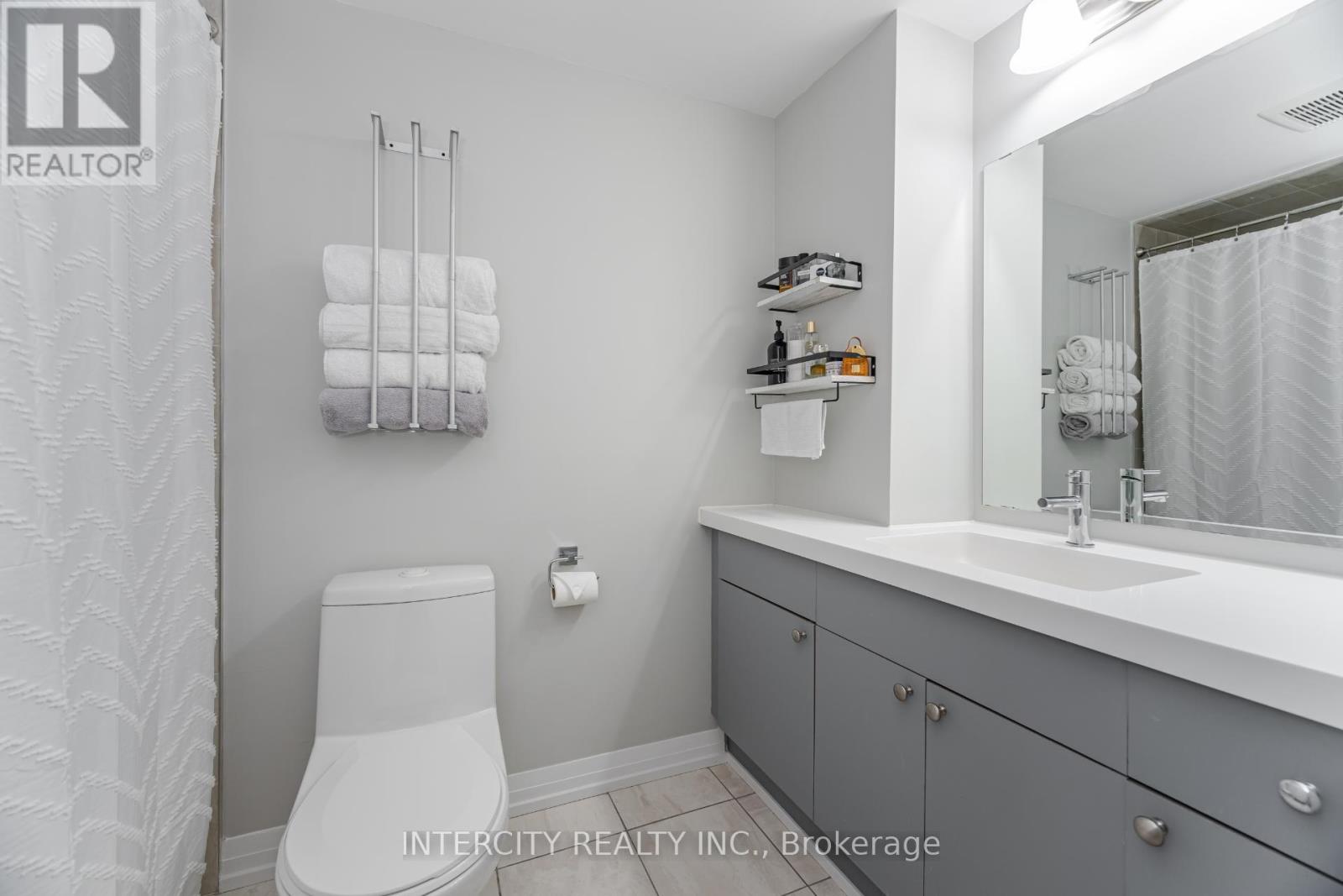 3 - 169 William Duncan Road, Toronto, Ontario  M3K 0B5 - Photo 8 - W12444289