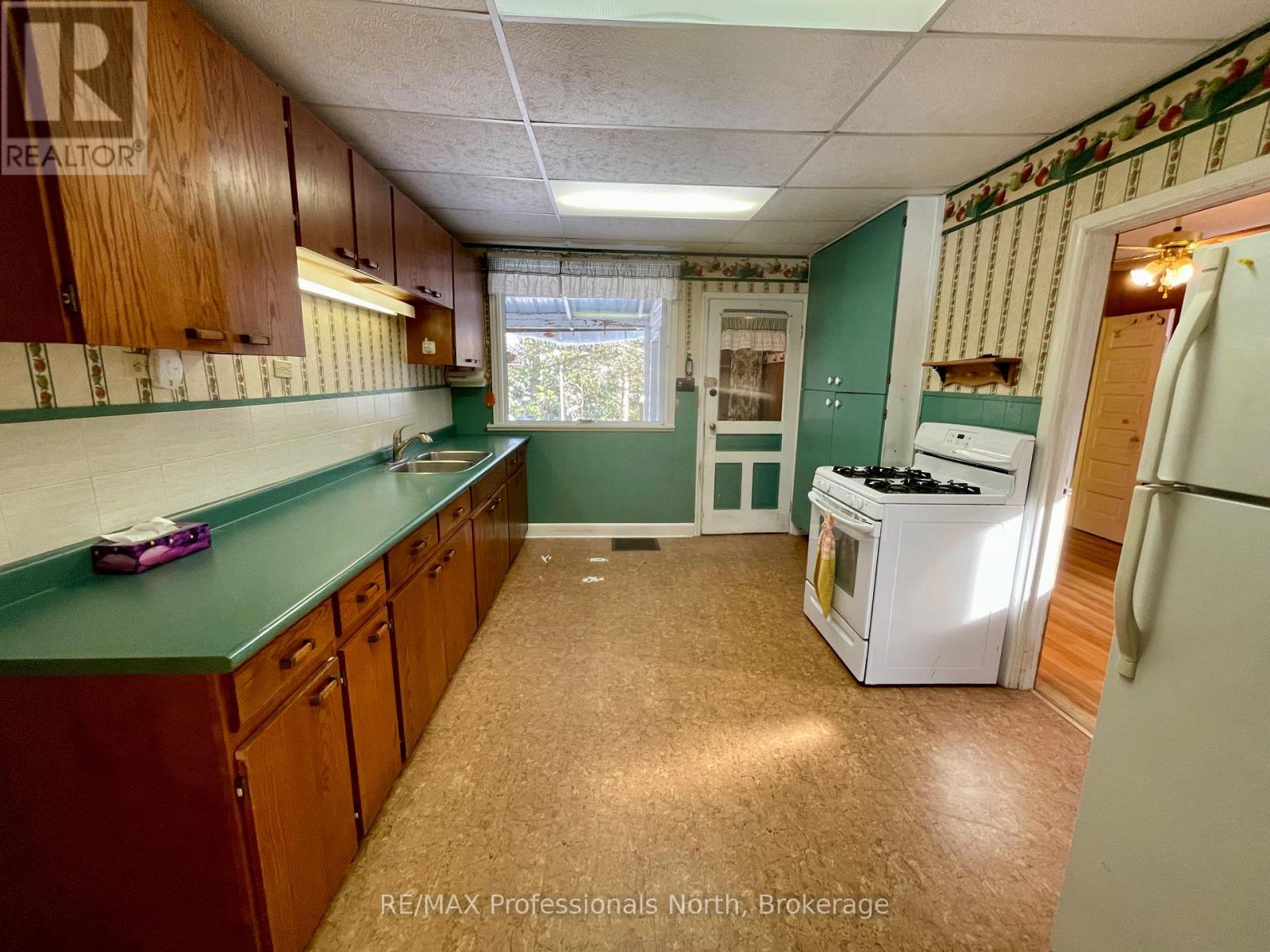 330 John St South Street, Gravenhurst, Ontario P1P 1J1 - Photo 10 - X12593744