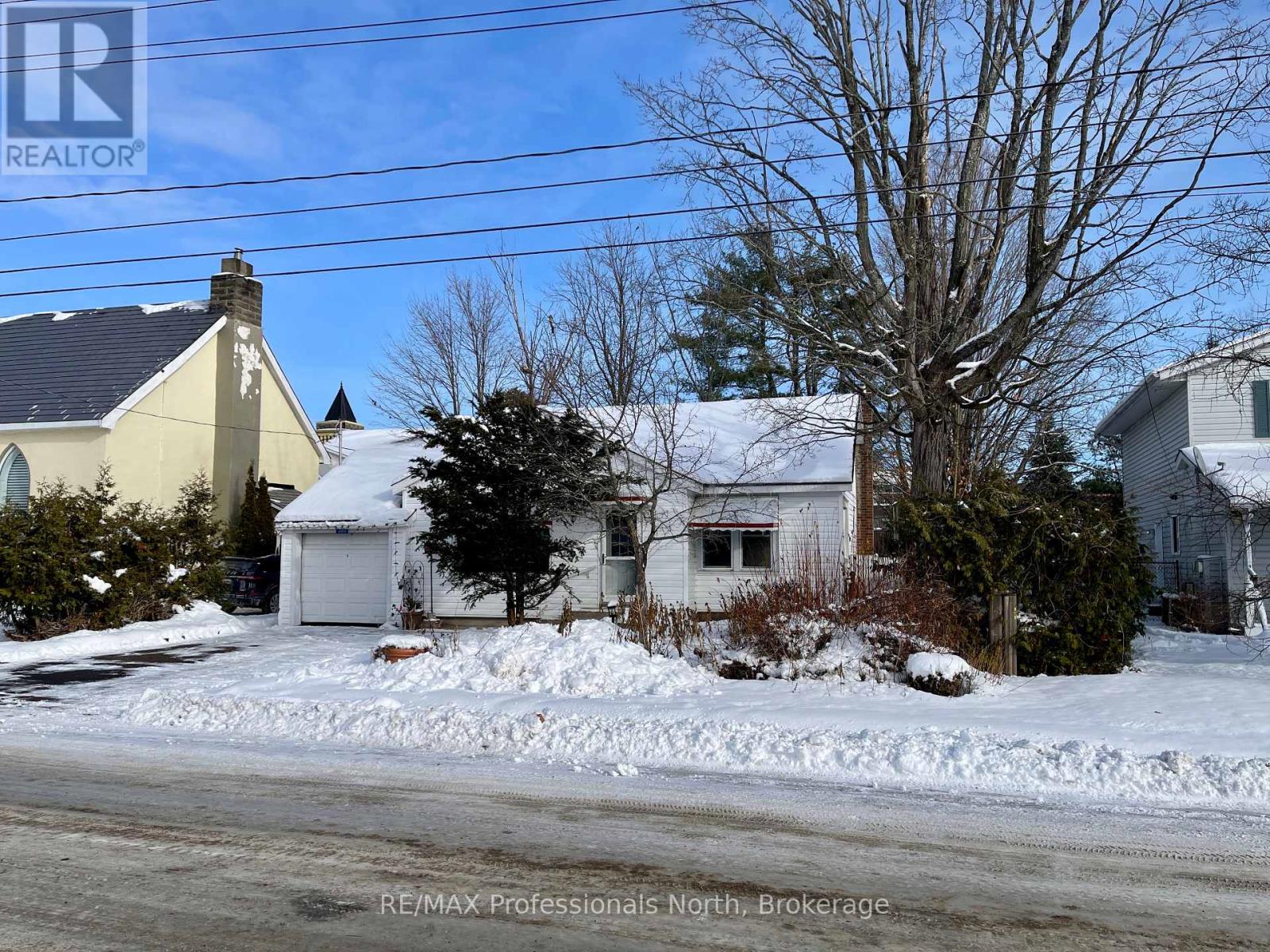 330 John St South Street, Gravenhurst, Ontario P1P 1J1 - Photo 2 - X12593744
